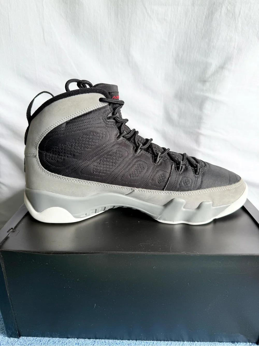 AUTHENTIC Jordan 9 Retro Particle Grey size 12 CT8019-060 2022 PRE-OWNED